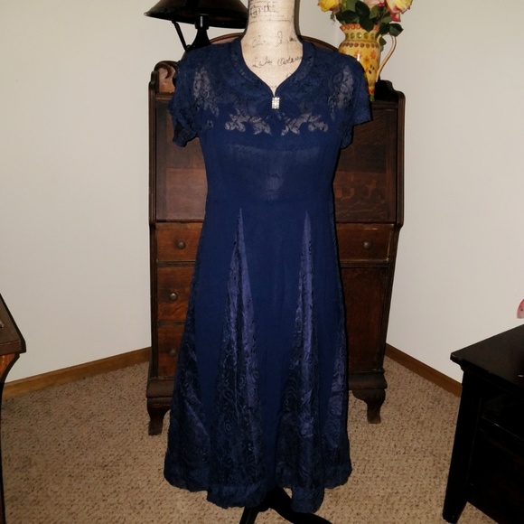 Vintage Dresses & Skirts - VTG 40s/50s dress with chantilly lace